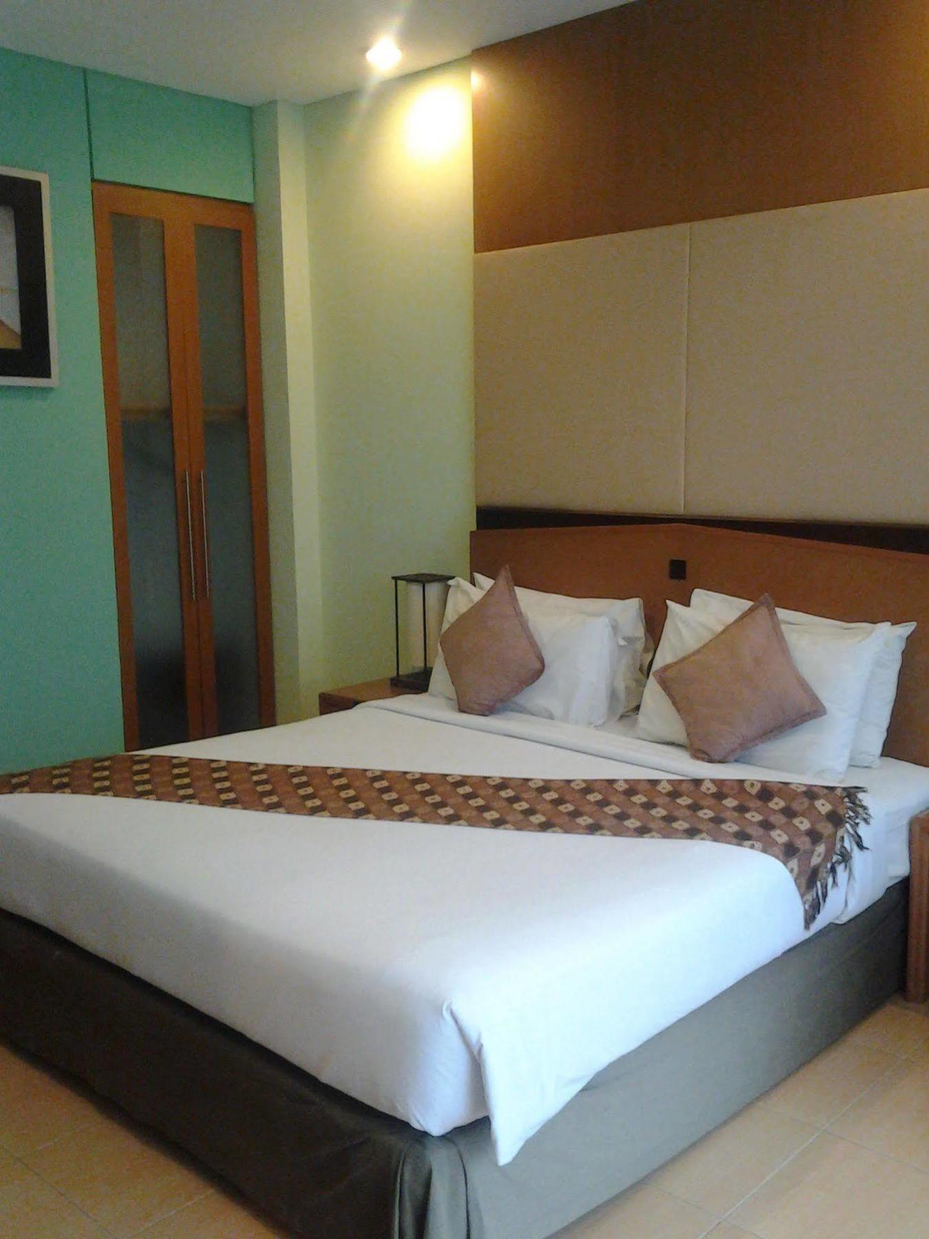 Green Valley Resort Purwokerto Exterior photo